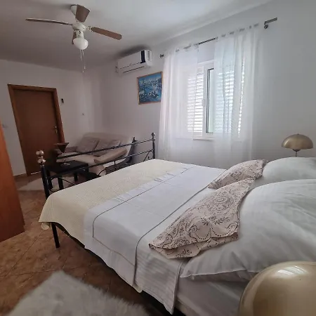 1 شقة أوروبيتش